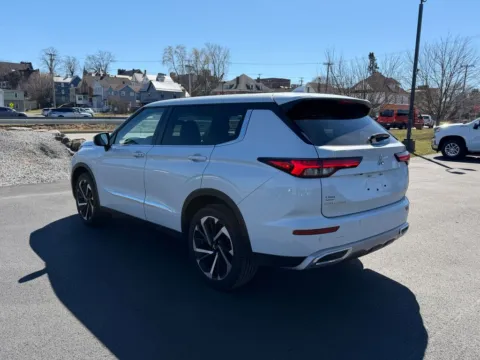 More photos of 2023 Mitsubishi Outlander SE at Kurt Johnson Auto Sales & Service, PA