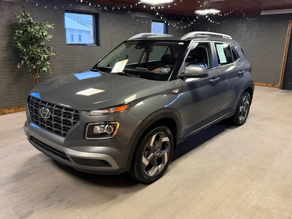 2024 Hyundai Venue SEL IVT's photo