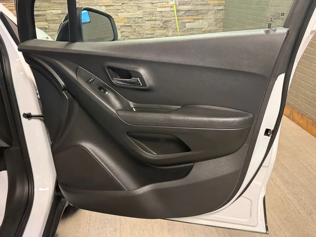 2019 Chevrolet Trax LT - Photo 22