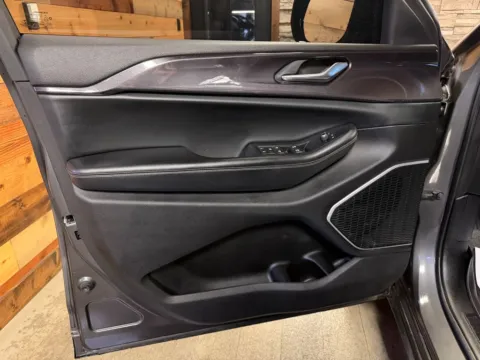 More photos of 2021 Jeep Grand Cherokee L Altitude at Kurt Johnson Auto Sales & Service, PA