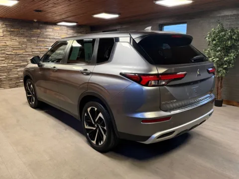 More photos of 2022 Mitsubishi Outlander SE at Kurt Johnson Auto Sales & Service, PA