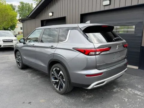 More photos of 2022 Mitsubishi Outlander SE at Kurt Johnson Auto Sales & Service, PA