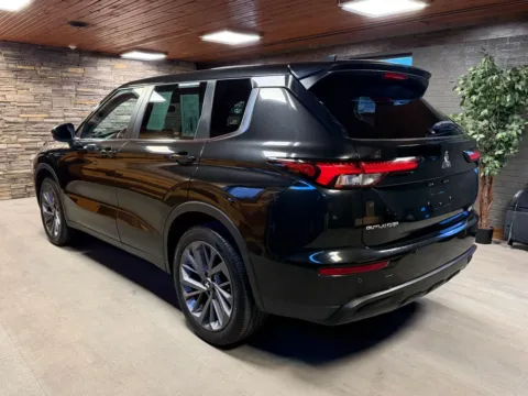 More photos of 2022 Mitsubishi Outlander ES at Kurt Johnson Auto Sales & Service, PA
