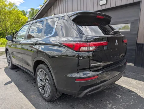 More photos of 2022 Mitsubishi Outlander ES at Kurt Johnson Auto Sales & Service, PA