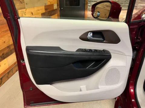 More photos of 2018 Chrysler Pacifica Touring L at Kurt Johnson Auto Sales & Service, PA