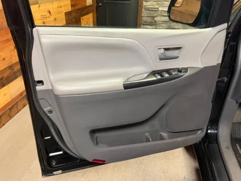 More photos of 2017 Toyota Sienna LE at Kurt Johnson Auto Sales & Service, PA