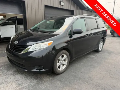 Black 2017 Toyota Sienna LE for sale in DuBois, PA