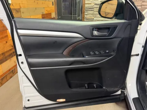 More photos of 2019 Toyota Highlander XLE at Kurt Johnson Auto Sales & Service, PA