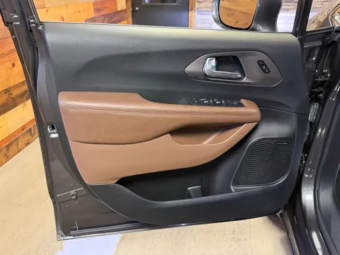 More photos of 2018 Chrysler Pacifica Limited at Kurt Johnson Auto Sales & Service, PA
