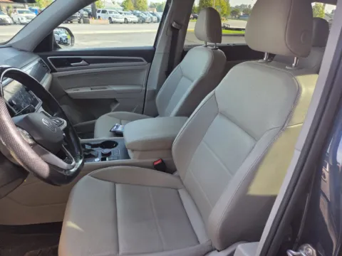 More photos of 2021 Volkswagen Atlas 3.6L V6 SE w/Technology R-Line at Kurt Johnson Auto Sales & Service, PA