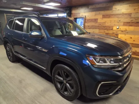 More photos of 2021 Volkswagen Atlas 3.6L V6 SE w/Technology R-Line at Kurt Johnson Auto Sales & Service, PA