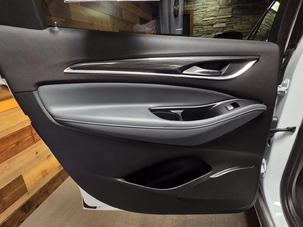 2023 Buick Enclave Essence - Photo 11
