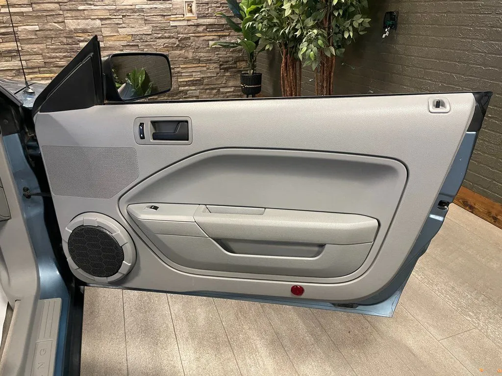 2006 Ford Mustang Standard - Photo 17