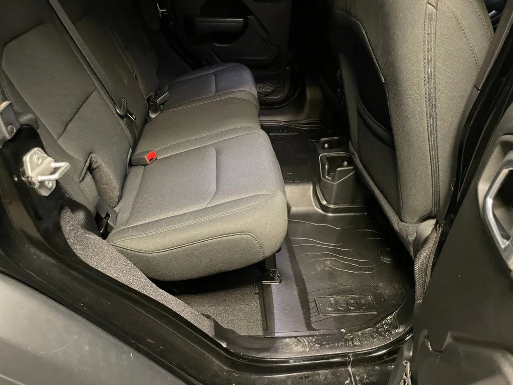 2021 Jeep Wrangler Unlimited Willys - Photo 16