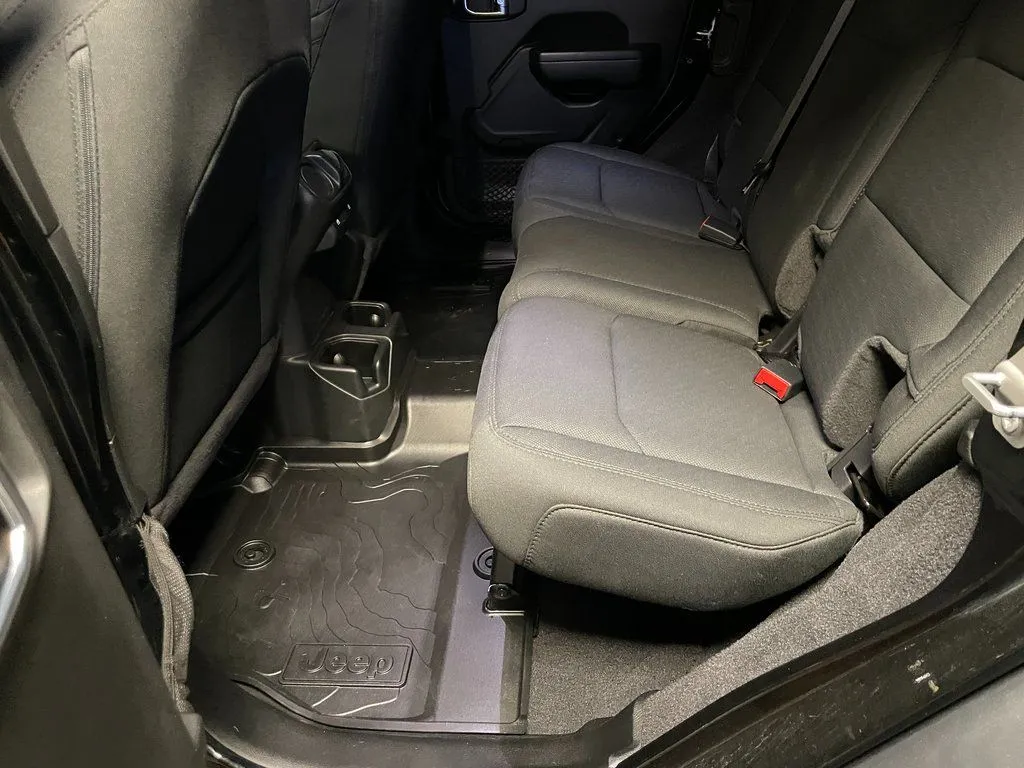 2021 Jeep Wrangler Unlimited Willys - Photo 11