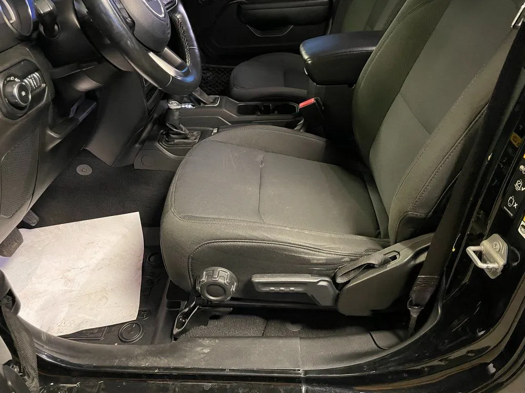 2021 Jeep Wrangler Unlimited Willys - Photo 7