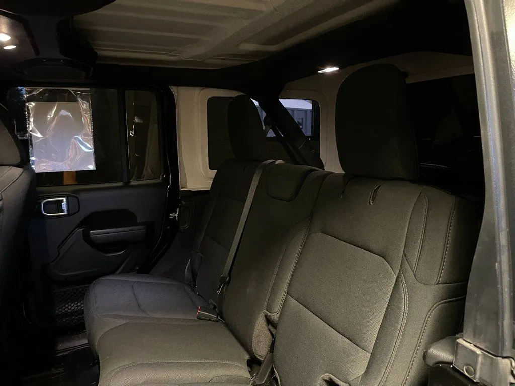 2021 Jeep Wrangler Unlimited Willys - Photo 12