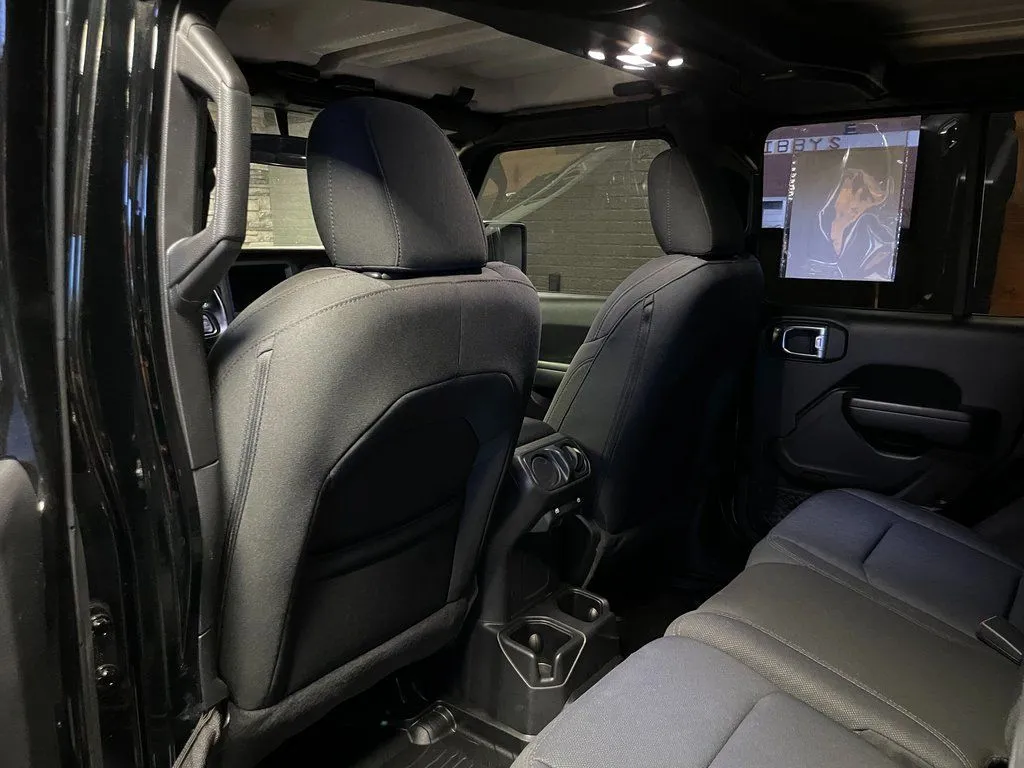 2021 Jeep Wrangler Unlimited Willys - Photo 10