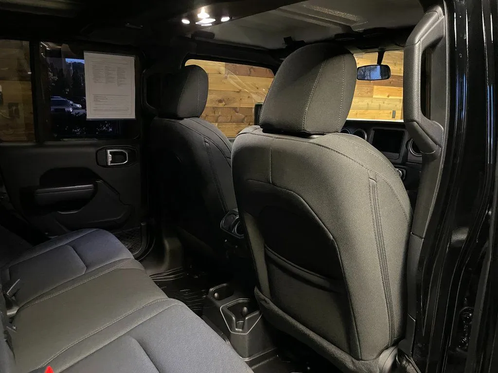 2021 Jeep Wrangler Unlimited Willys - Photo 17