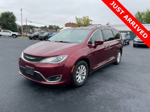 Red 2018 Chrysler Pacifica Touring L for sale in DuBois, PA