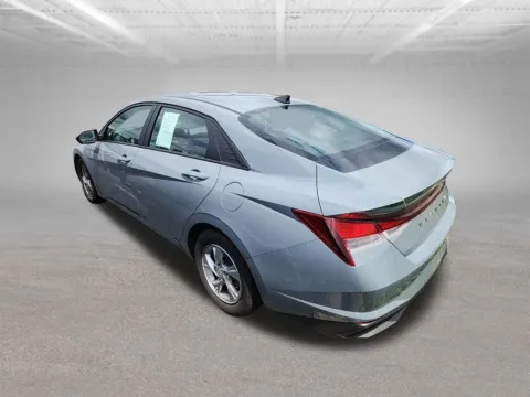 More photos of 2021 Hyundai Elantra SE at Clement Honda of Mansfield, OH