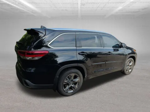 More photos of 2017 Toyota Highlander Limited Platinum at Clement Volvo Cars Mansfield, OH