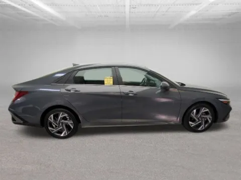 More photos of 2025 Hyundai Elantra SEL Convenience at Clement Volvo Cars Mansfield, OH