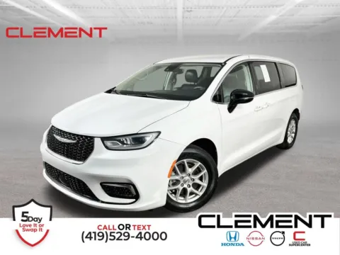 White 2024 Chrysler Pacifica Touring L for sale in Mansfield, OH