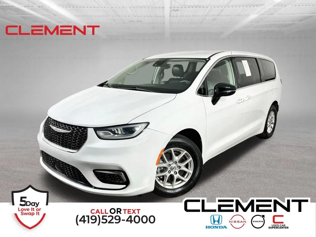 White 2024 Chrysler Pacifica Touring L for sale in Mansfield, OH