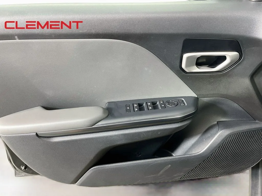2025 Kia K4 LXS - Photo 24