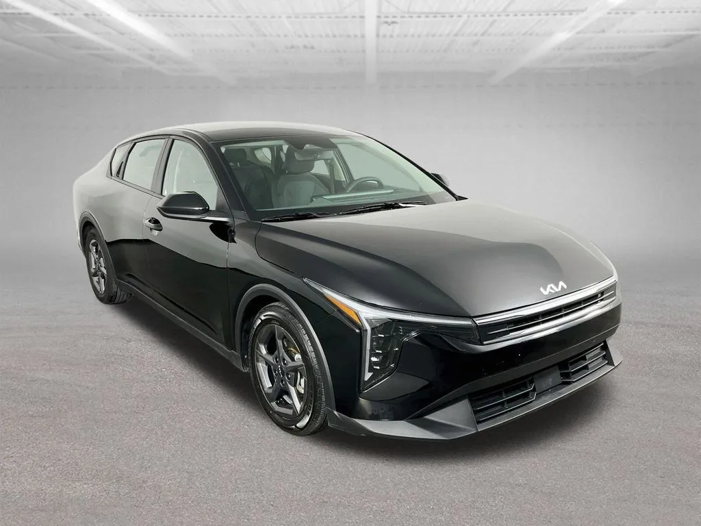 2025 Kia K4 LXS - Photo 3