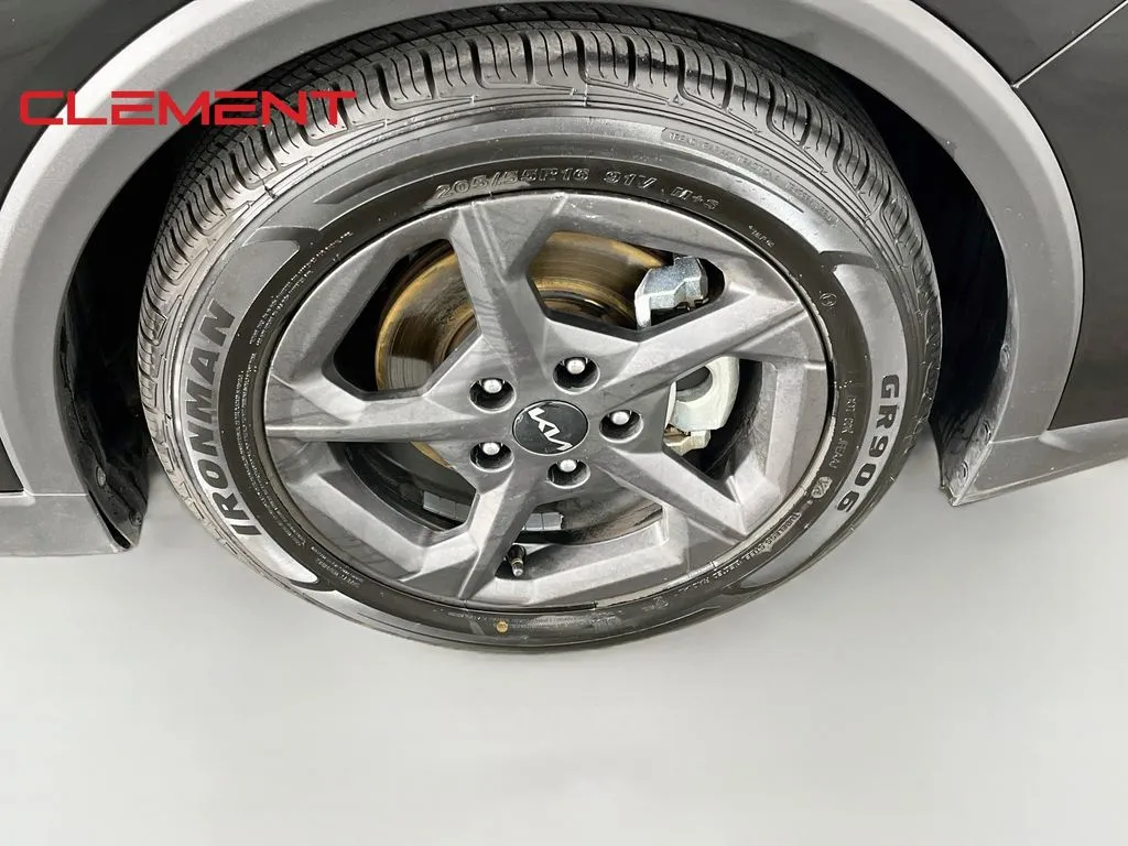 2025 Kia K4 LXS - Photo 34