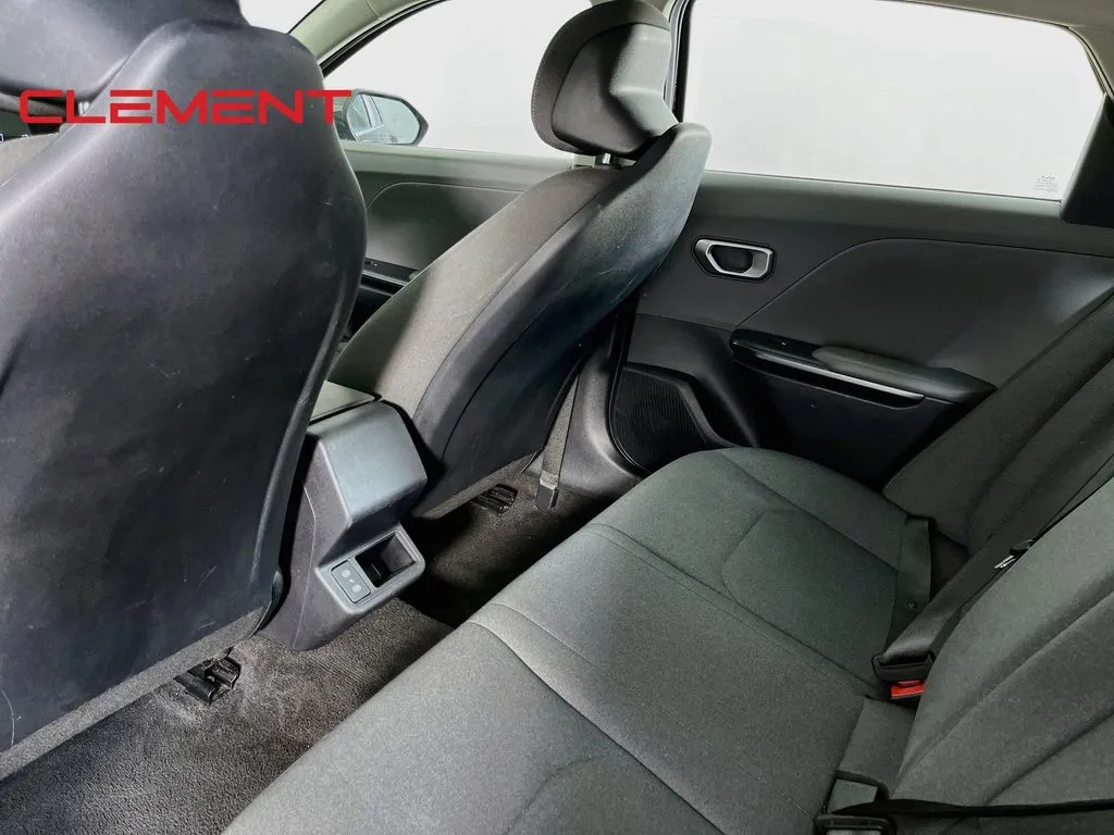 2025 Kia K4 LXS - Photo 30