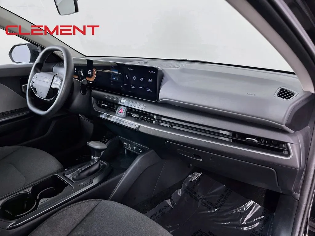 2025 Kia K4 LXS - Photo 32