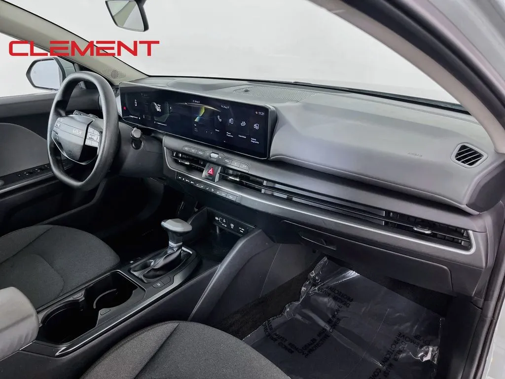 2025 Kia K4 LXS - Photo 30