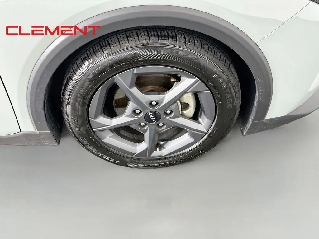2025 Kia K4 LXS - Photo 32