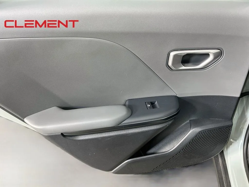 2025 Kia K4 LXS - Photo 26