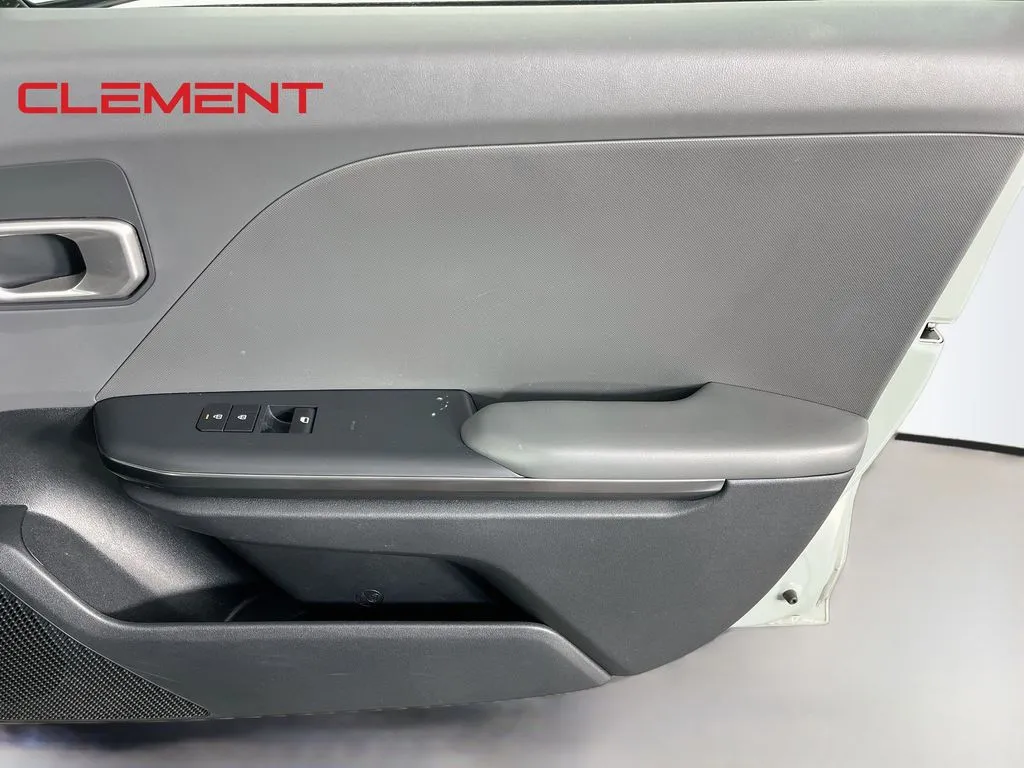 2025 Kia K4 LXS - Photo 31
