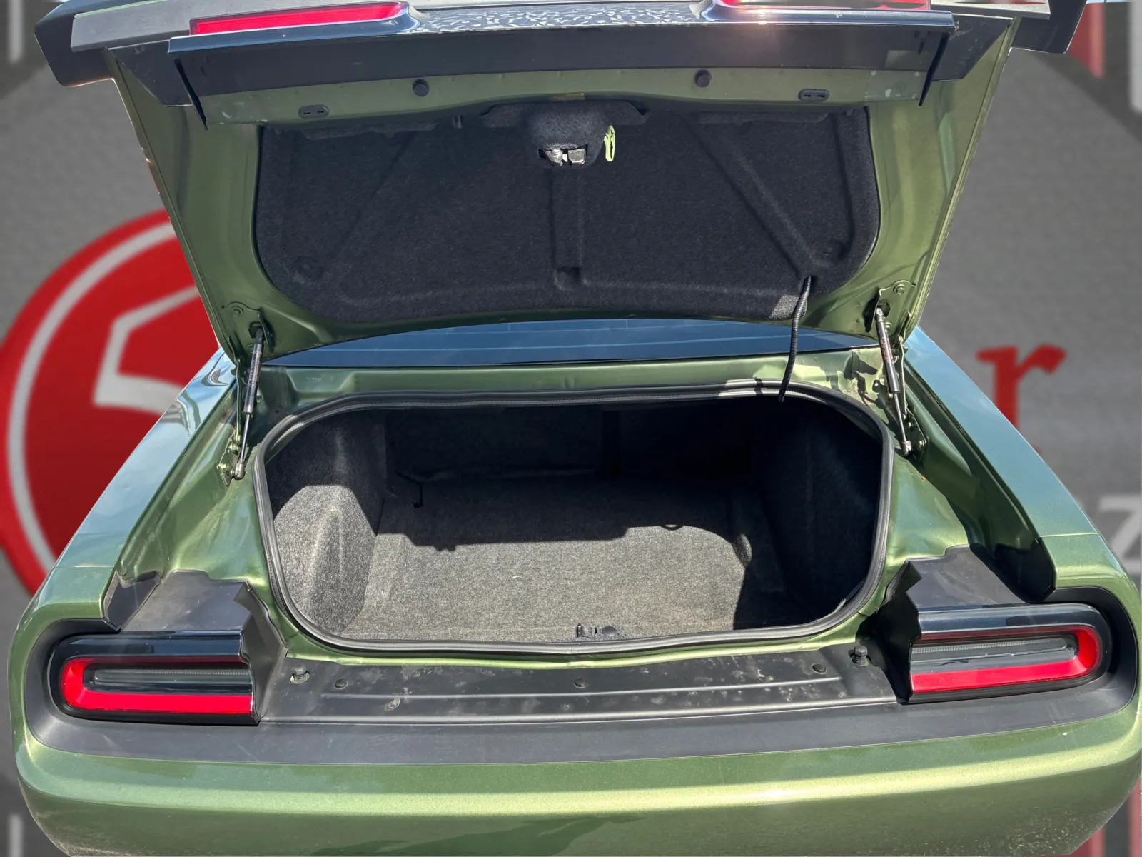 Dodge Challenger photo 12