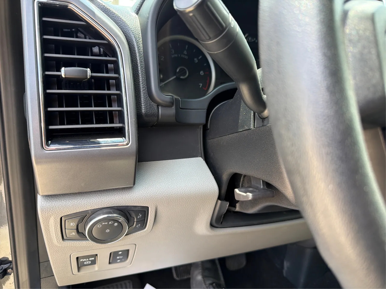 Ford F-150 photo 18