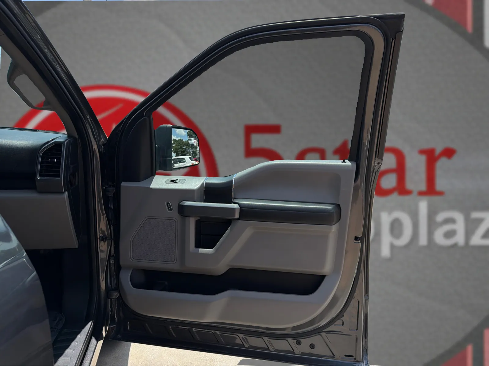 Ford F-150 photo 21