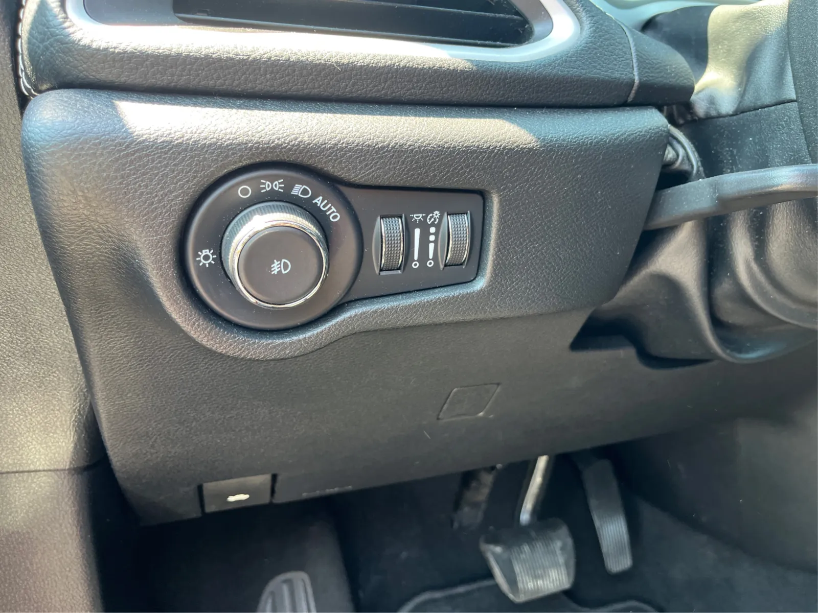 Chrysler Pacifica photo 18