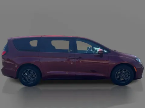 More photos of 2022 Chrysler Pacifica Hybrid Touring L FWD at 5 Star Auto Plaza - Sedalia, MO