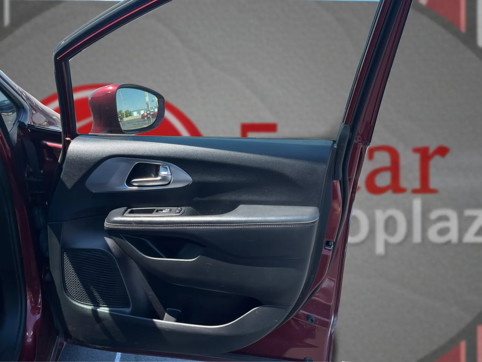Chrysler Pacifica photo 21