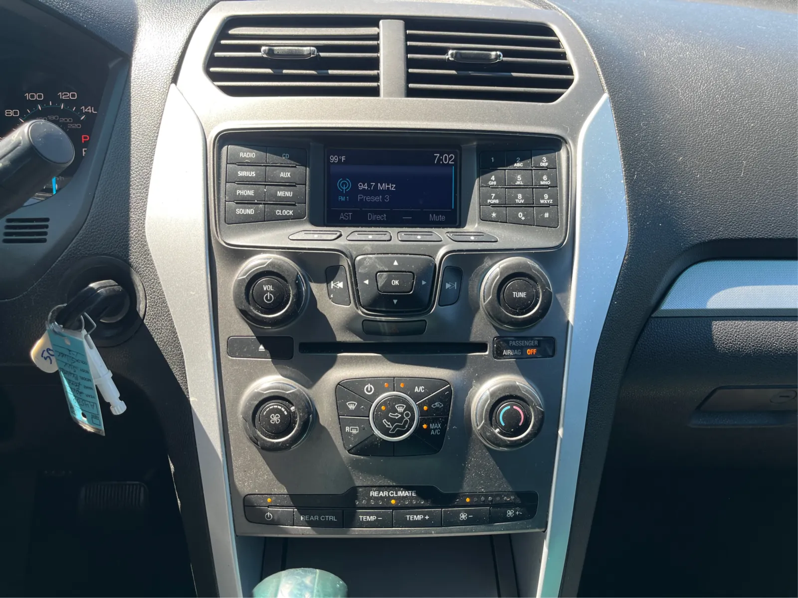 Ford Explorer photo 14
