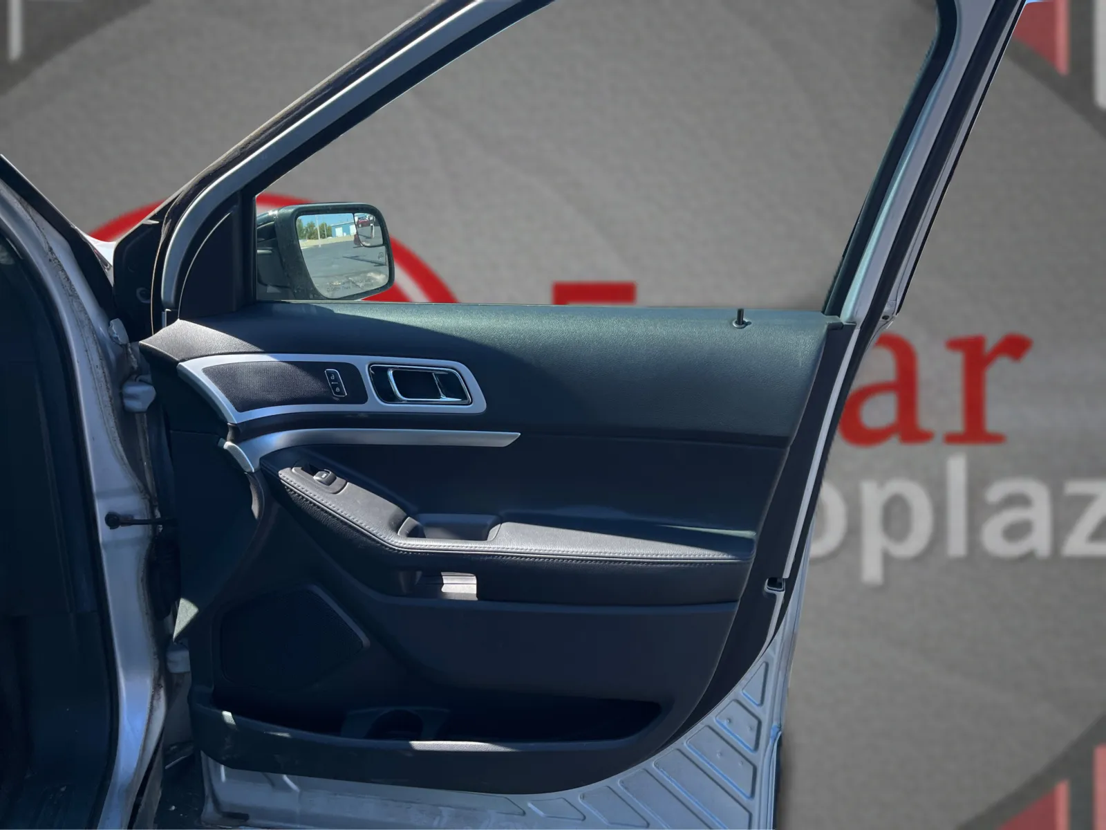 Ford Explorer photo 21