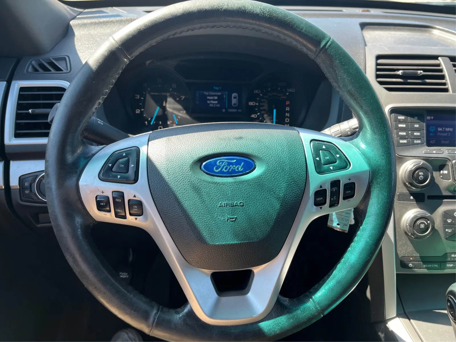 Ford Explorer photo 17