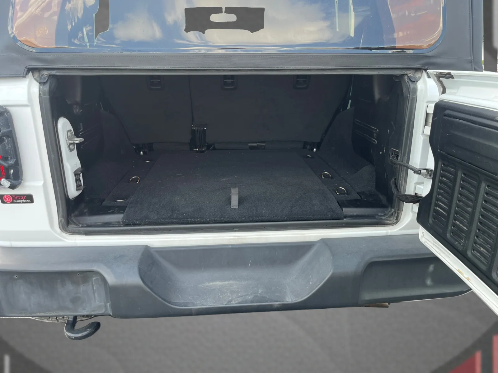 Jeep Wrangler photo 13
