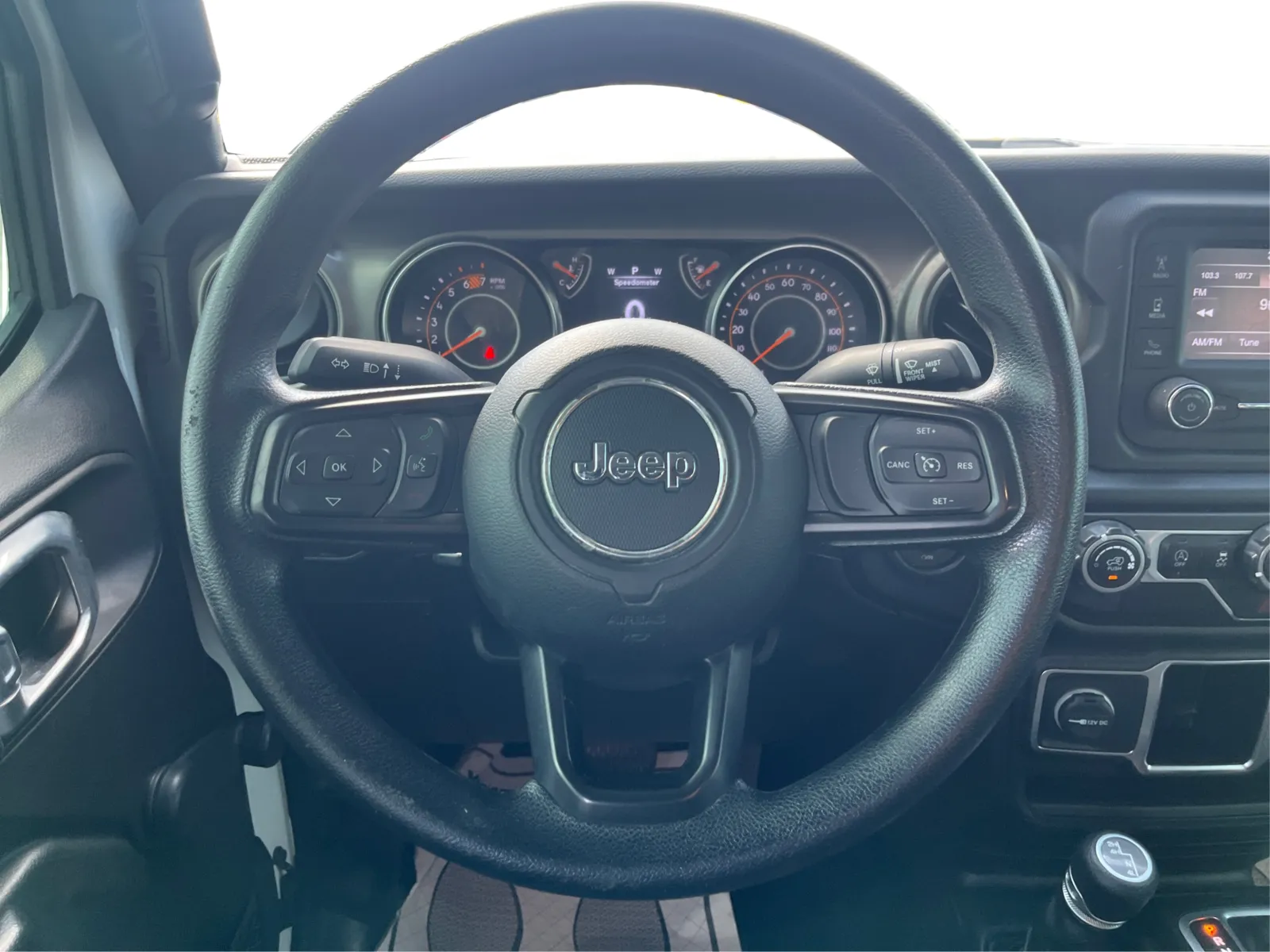 Jeep Wrangler photo 17