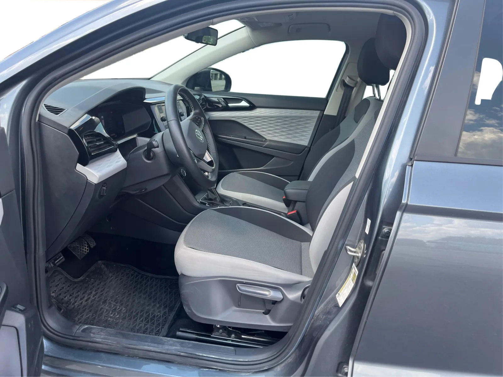 Volkswagen Taos photo 9